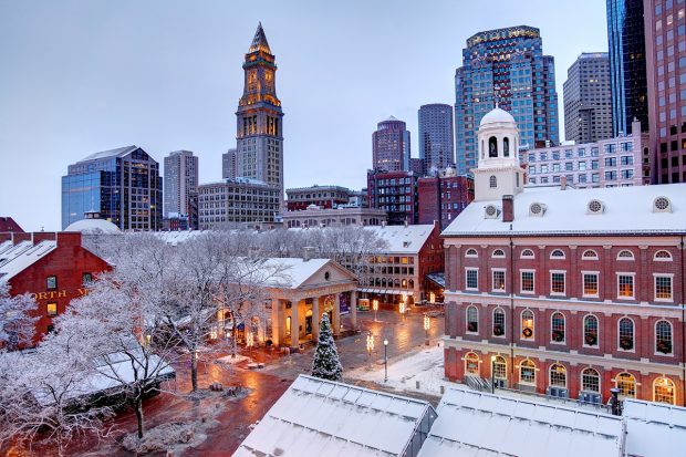 Mùa đông ở Boston có tuyết phủ trắng xóa là thời điểm du lịch thích hợp dành cho những ai thích tuyết và cái lạnh giá này